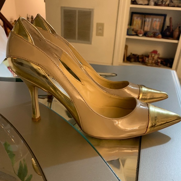 AUDREY BROOKE Gold and Tan pump Size 8 1/2 - Picture 5 of 10